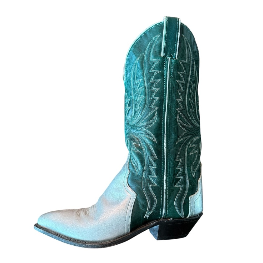 Vintage codewest Women 8 all leather green & silver cowboy boot. Stunning!!!
